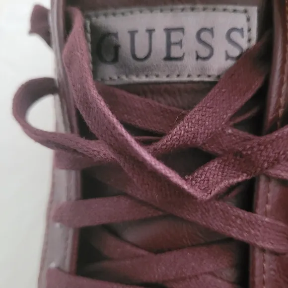 GUESS Mens Size 8 Sneaker Shoes!