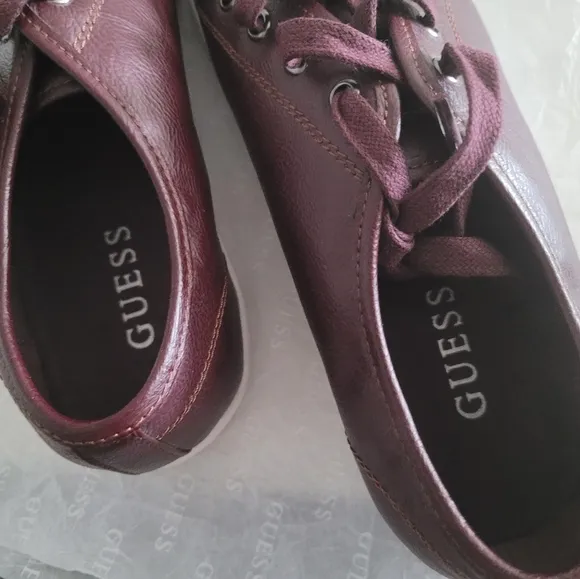 GUESS Mens Size 8 Sneaker Shoes!