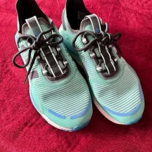 Halo x Adidas NMD V3 men’s sneakers, excellent condition. 6.5.