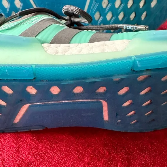 Halo x Adidas NMD V3 men’s sneakers, excellent condition. 6.5.