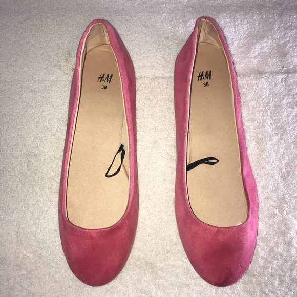 H&amp;M women’s fuchsia slip on Ballerina faux suede Flats Size 38