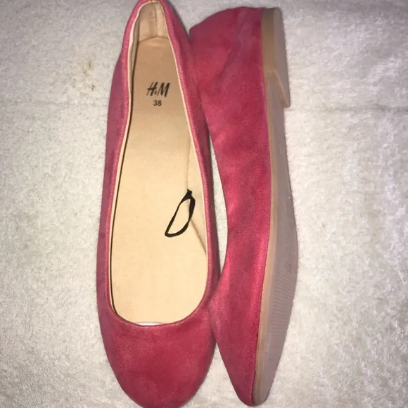 H&amp;M women’s fuchsia slip on Ballerina faux suede Flats Size 38