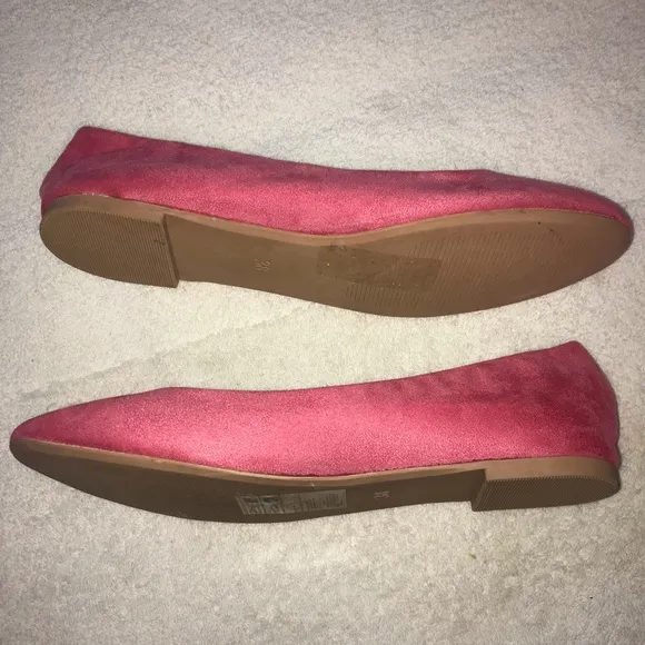 H&amp;M women’s fuchsia slip on Ballerina faux suede Flats Size 38