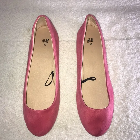 H&amp;M women’s fuchsia slip on Ballerina faux suede Flats Size 38
