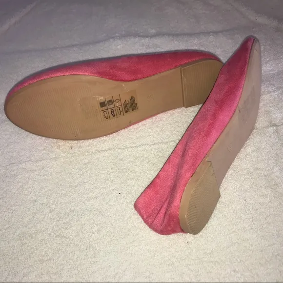 H&amp;M women’s fuchsia slip on Ballerina faux suede Flats Size 38