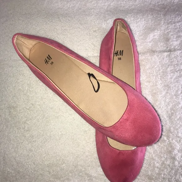 H&amp;M women’s fuchsia slip on Ballerina faux suede Flats Size 38
