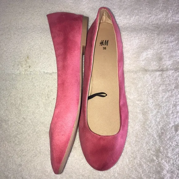 H&amp;M women’s fuchsia slip on Ballerina faux suede Flats Size 38