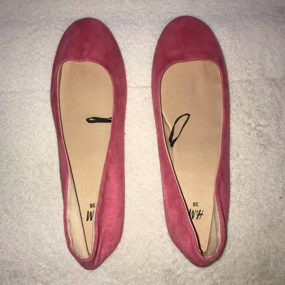 H&amp;M women’s fuchsia slip on Ballerina faux suede Flats Size 38