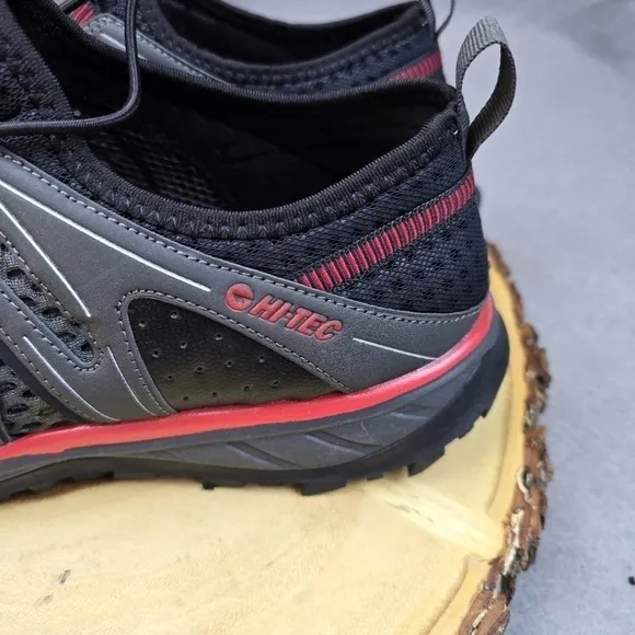 HI-TEC HIKER VENT GRAYHi-Tec Hiker Vent Gray breathable sneakers to walk