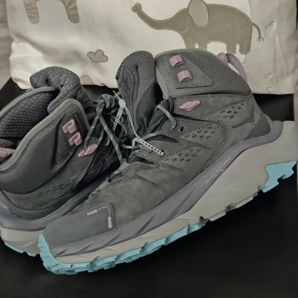 HOKA ONE ONE Kaha 2 Gore Tex Hiking Boots Womens 9.5
