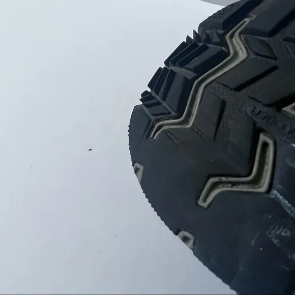 hoka one one tor tech mid waterproof hiking boots