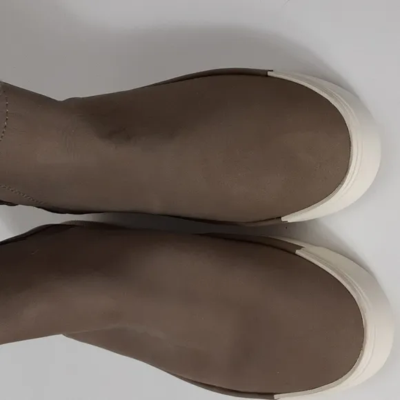 J Slides tan leather pull on faux fur boot sneakers