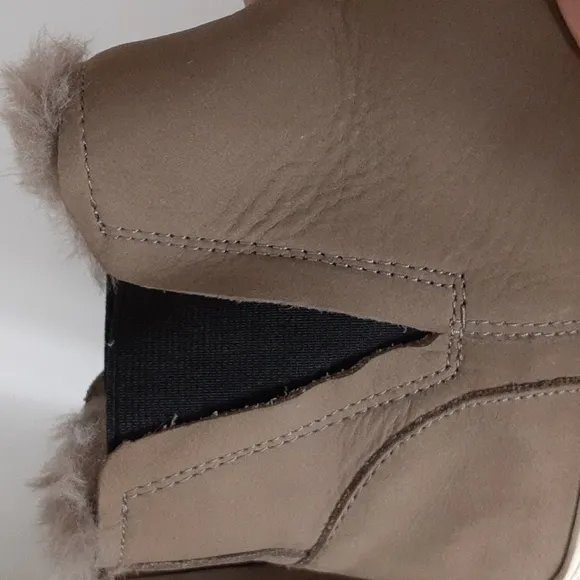 J Slides tan leather pull on faux fur boot sneakers