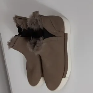J Slides tan leather pull on faux fur boot sneakers