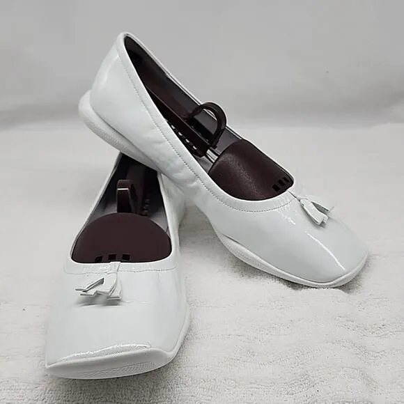 JEFFREY CAMPBELL BALLERINA FLAT IN WHITE CRINKLE PATTEN LADIES 8.5 NWOB GORGEOUS