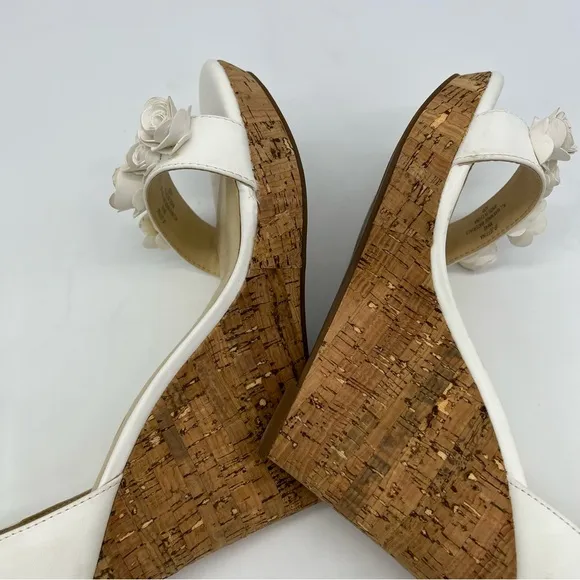JESSICA SIMPSON White Jeffina Leather Wedge Sandals Size 9M