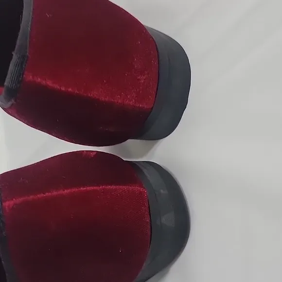 Jitai Luxury Red Velvet Loafers with Gold Detailing Men's Size 9
