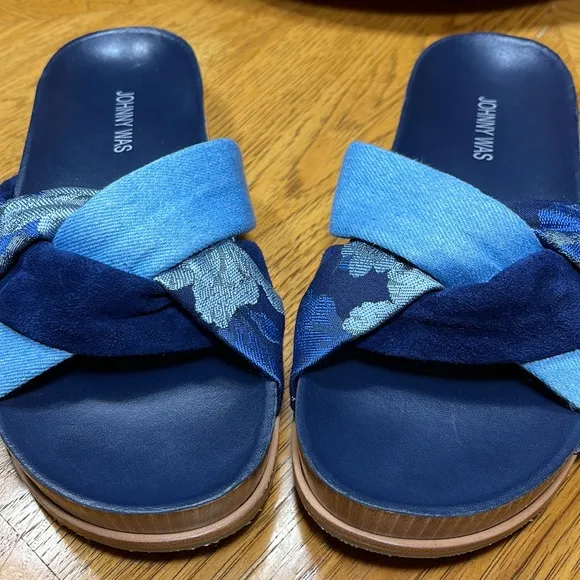 JOHNNY WAS Denim Suede Floral Tapestry Twist Slides