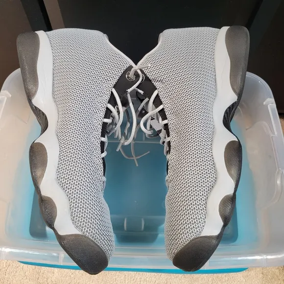 Jordan Horizon Low Wolf Gray and Black Mid-Top Sneakers with Mesh Design