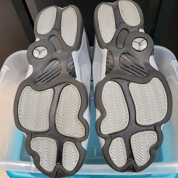 Jordan Horizon Low Wolf Gray and Black Mid-Top Sneakers with Mesh Design