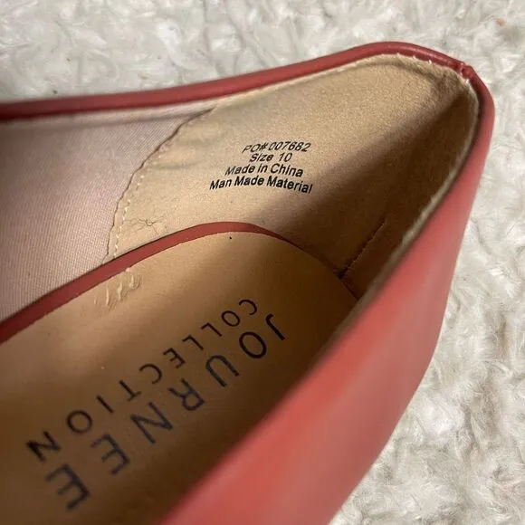 Journee Collection faux leather rustic pink flats gold tone brooch accent SZ10
