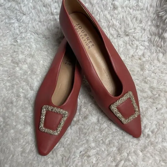 Journee Collection faux leather rustic pink flats gold tone brooch accent SZ10