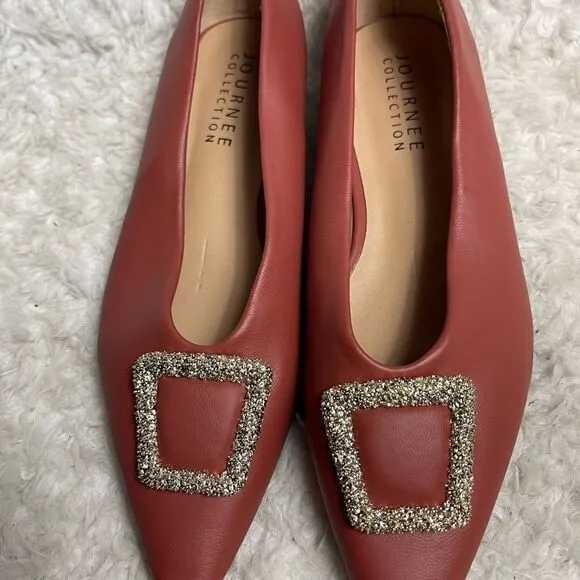 Journee Collection faux leather rustic pink flats gold tone brooch accent SZ10