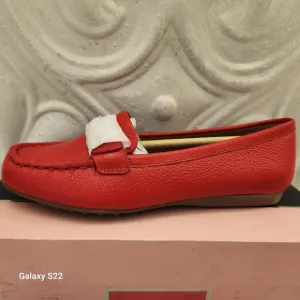 Kate Spade &quot;Camellia&quot; pebble leather red loafers. NIB. Size 5