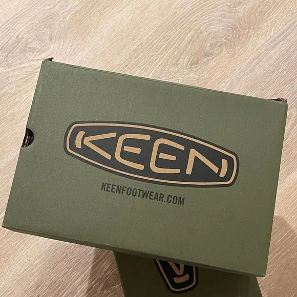 Keen Medium Gray Peacock Green Whisper Sandal Women's Size 10 NWT