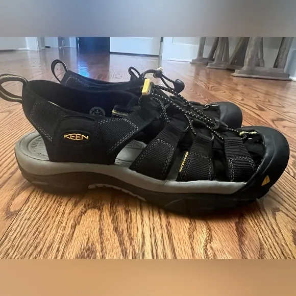 KEEN Men's Newport H2 Closed Toe Water Sandal Size 9