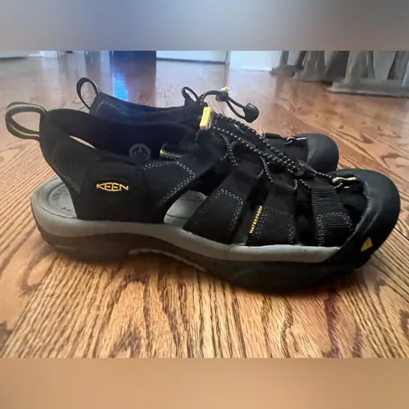 KEEN Men's Newport H2 Closed Toe Water Sandal Size 9