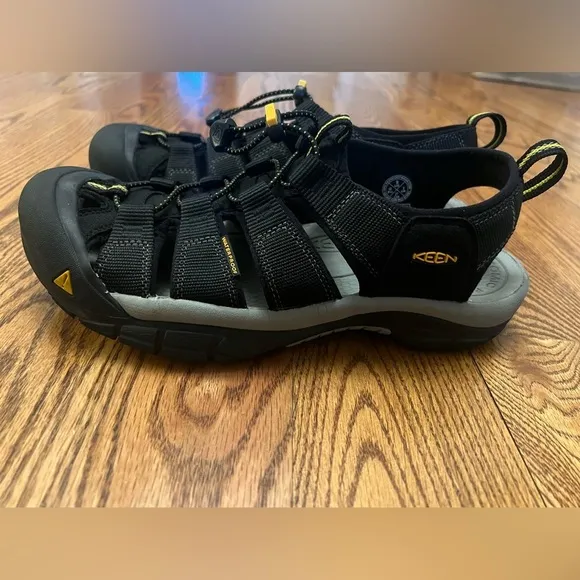 KEEN Men's Newport H2 Closed Toe Water Sandal Size 9