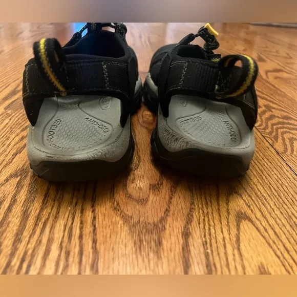 KEEN Men's Newport H2 Closed Toe Water Sandal Size 9