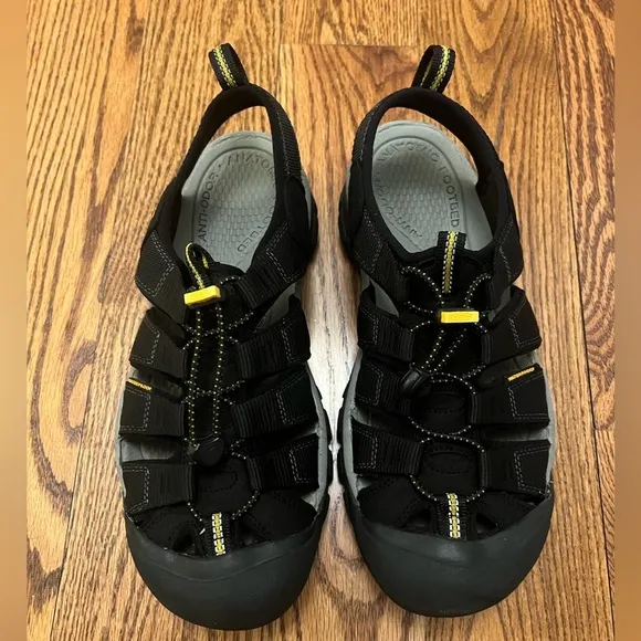 KEEN Men's Newport H2 Closed Toe Water Sandal Size 9