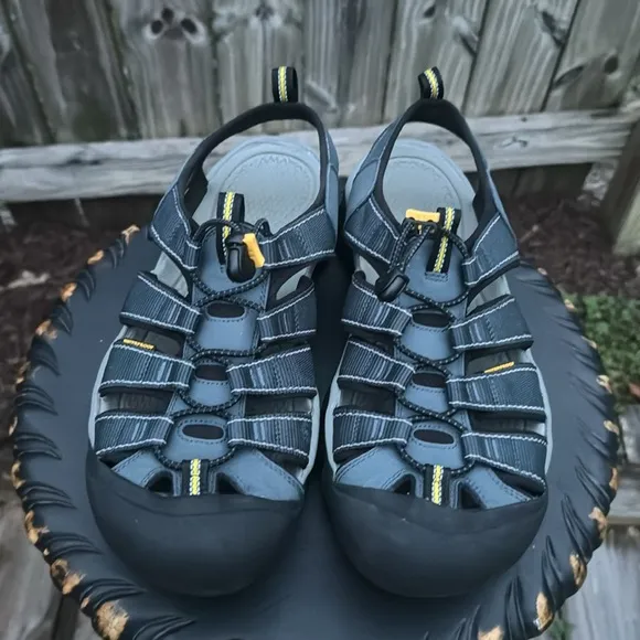 Keen Men's Newport H2 Sandal, size 11.5