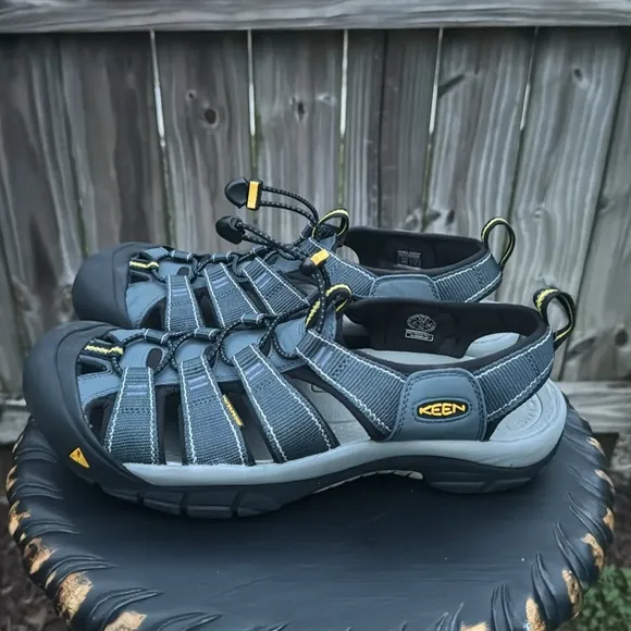Keen Men's Newport H2 Sandal, size 11.5