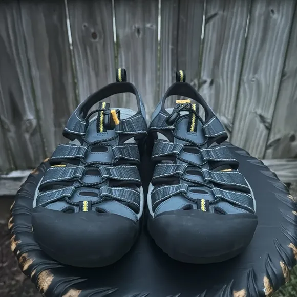 Keen Men's Newport H2 Sandal, size 11.5