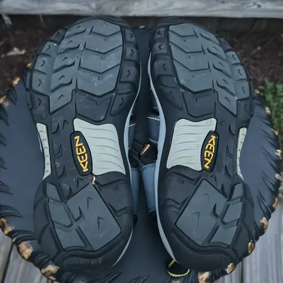 Keen Men's Newport H2 Sandal, size 11.5