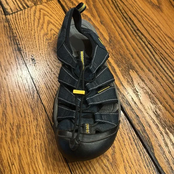 KEEN MENS NEWPORT H2 SANDAL SIZE 9NAVY STRAPS