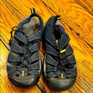 KEEN MENS NEWPORT H2 SANDAL SIZE 9NAVY STRAPS