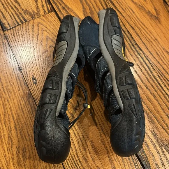 KEEN MENS NEWPORT H2 SANDAL SIZE 9NAVY STRAPS