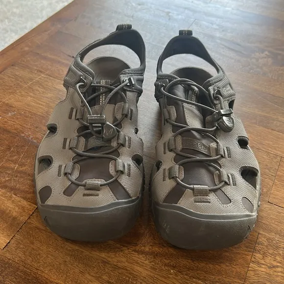 KEEN Men's SOLR High Performance Sport Closed Toe Water size 8.5