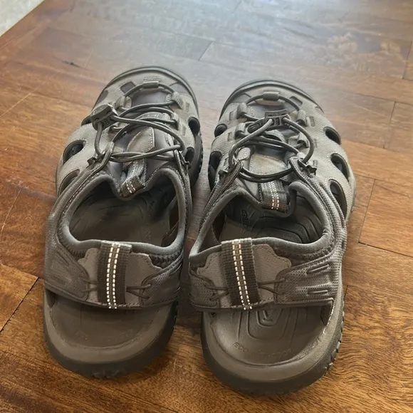 KEEN Men's SOLR High Performance Sport Closed Toe Water size 8.5