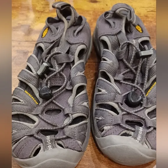 Keen Newport H2 Waterproof Black Gray Sandals Hiking Outdoors Womens Size 6