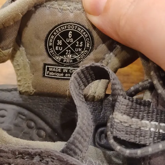 Keen Newport H2 Waterproof Black Gray Sandals Hiking Outdoors Womens Size 6