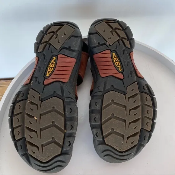 KEEN Newport Hiking Sandals Mens size 7
