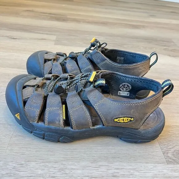 Keen Newport Leather Waterproof Hiking Sandals in Bison size 8.5