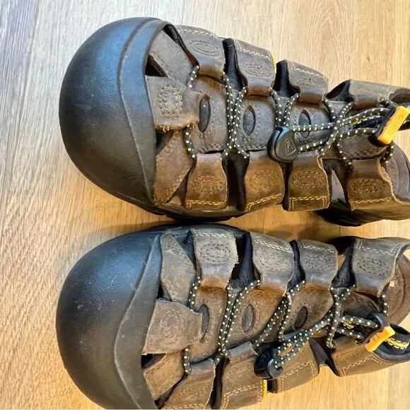 Keen Newport Leather Waterproof Hiking Sandals in Bison size 8.5