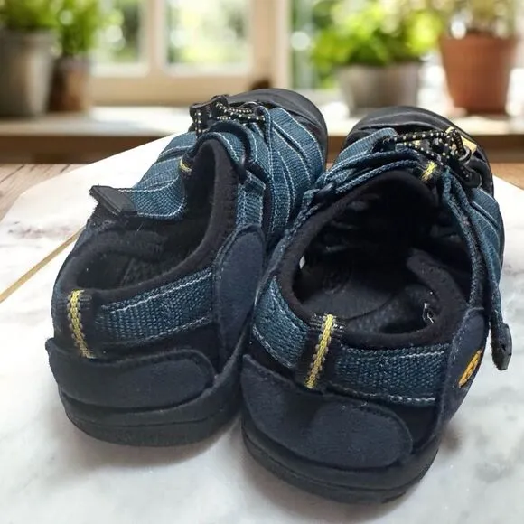 KEEN Water Shoes Hiking Adventure Sandals Big Kids Size 5 EU 38