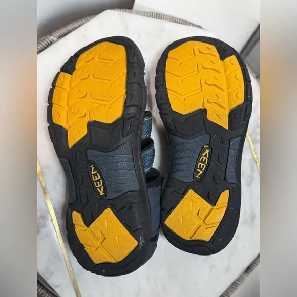 KEEN Water Shoes Hiking Adventure Sandals Big Kids Size 5 EU 38